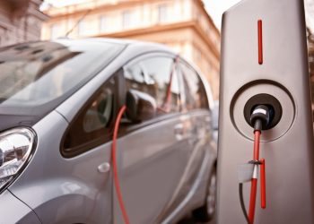 Clean Energy Vehicles: Latest Developments and Challenges in Electric Vehicles