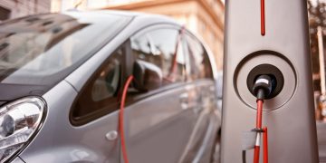 Clean Energy Vehicles: Latest Developments and Challenges in Electric Vehicles