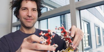 Nobel Laureate David Baker: AI – designed Proteins – A Promise to Solve New Challenges in Human Society