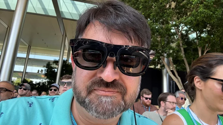 Why Are 2025’s Smart Glasses Making Smartphones Obsolete?