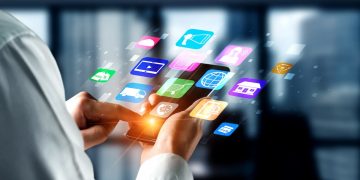 Curated Reality — Social Media, Identity, and the Performance of Life