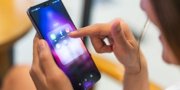 Digital Lifestyle in the Age of Constant Connectivity: Redefining How We Live, Work, and Think